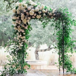 Оформление арки живыми цветам
