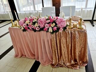 стол молодых с гортензией