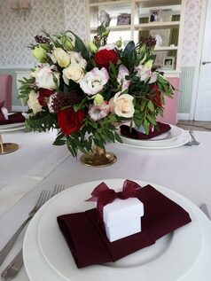 композиция с эустомой