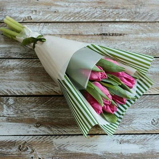 корпоративный букет из тюльпанов