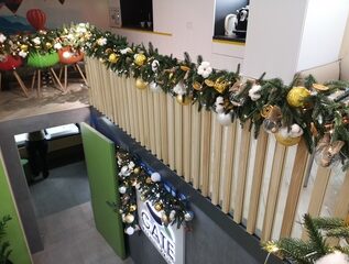 новогоднее украшение офиса