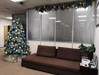 новогоднее украшение офиса