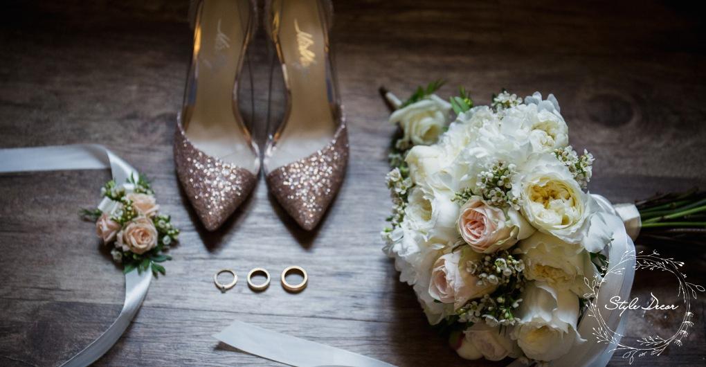 букет невесты с розой