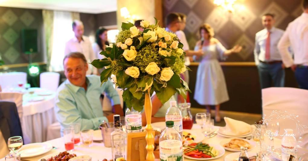 Живые цветы на стол готей