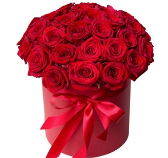 шляпная коробка с красными розами