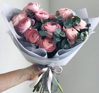 букет с ранункулюсами